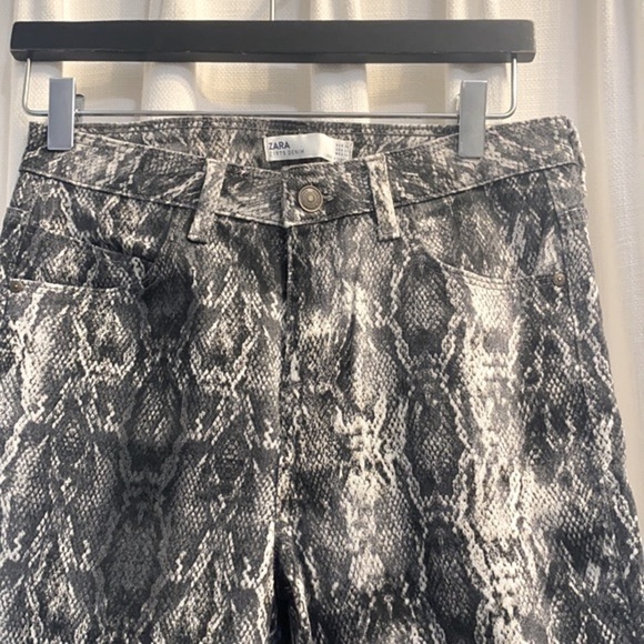 NWOT Women’s Zara Z1975 Snake Skin Print Raw Hem Denim Size 6 - Picture 3 of 7